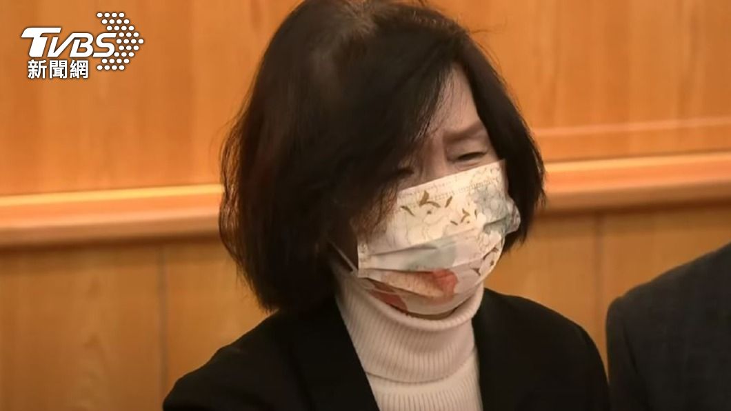 林姿妙今天在記者會上，哭著向子女道歉，引來綠營人士抨擊「傻眼」。（圖／TVBS）
