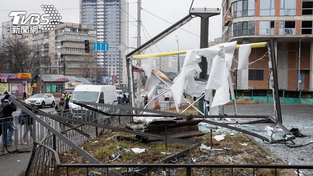 烏克蘭當地民眾受到戰事波及。（圖／歐新社達志影像）