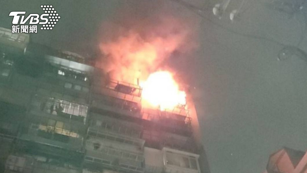 11樓住家起火。（圖／TVBS）
