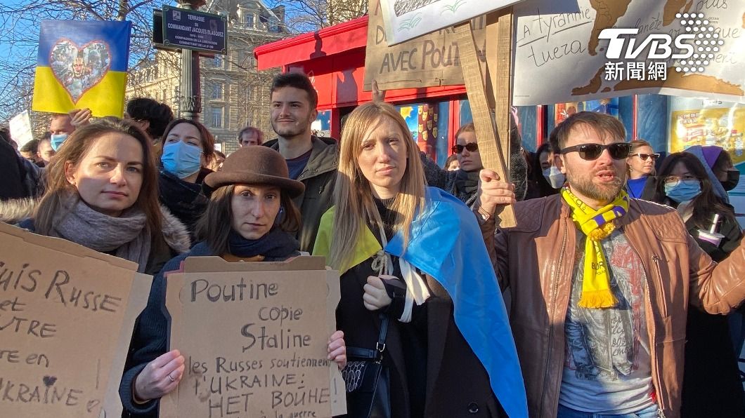 法國巴黎共和廣場昨（26）日舉行聲援烏克蘭活動。（圖／中央社）