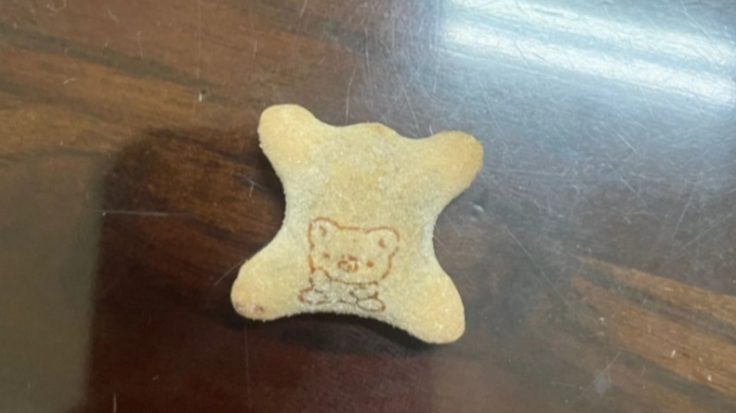 網友貼出自己吃到隱藏版小熊餅乾的照片。（圖／翻攝自Dcard）