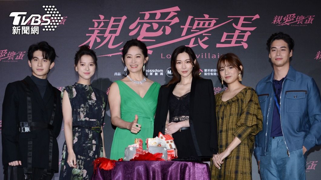 TVBS戲劇《親愛壞蛋》今日發佈第二波卡司，左起林暉閔、項婕如、劉瑞琪、曾莞婷、謝雨芝與林敬倫。（圖／許方正攝）