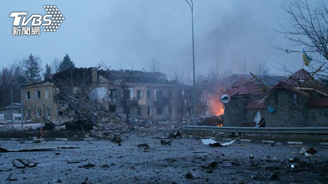 烏克蘭遭砲彈轟炸。（圖／達志影像美聯社）