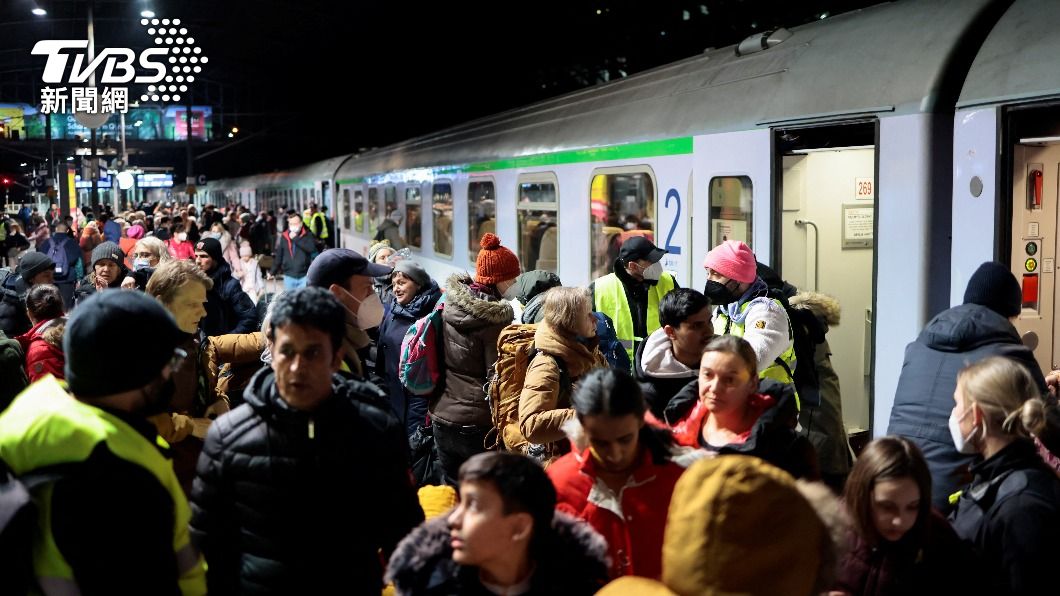 一輛載滿烏克蘭難民的列車抵達柏林。（圖／達志影像路透社）