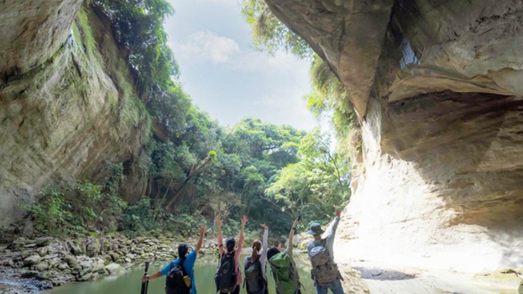 台南的「楠西蝙蝠洞瀑布」。（圖／13’s幸福食光-旅遊美食部落格提供）