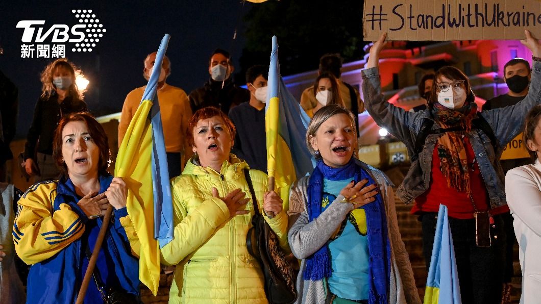 全球各地皆有民眾為烏克蘭聲援。（圖／達志影像美聯社）