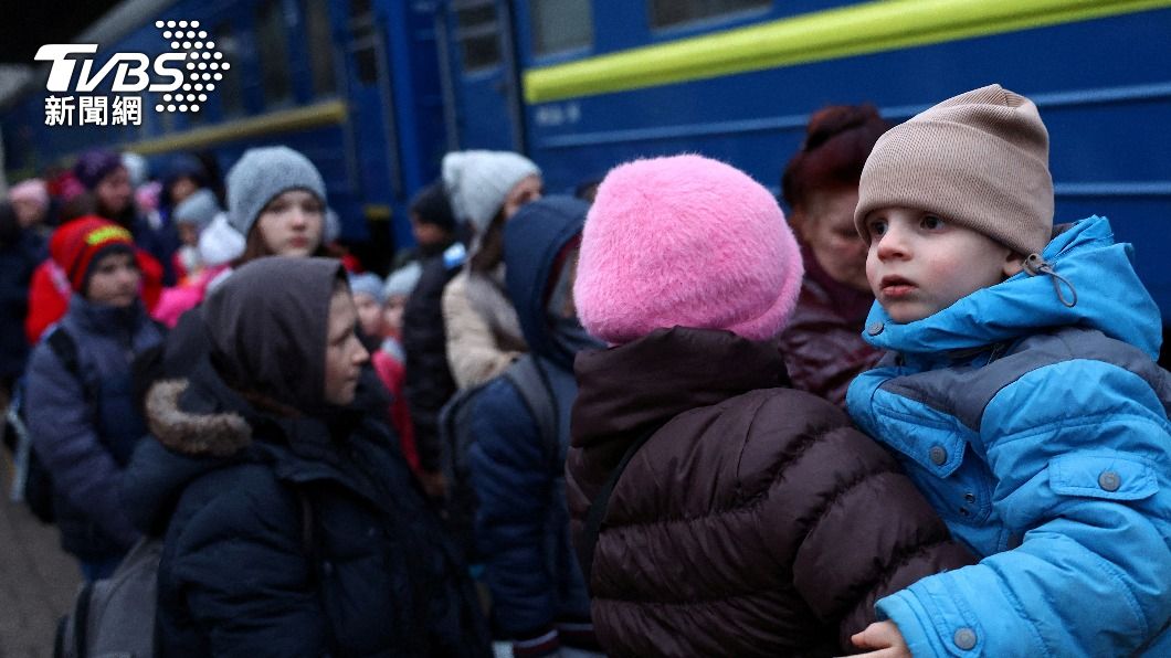 烏克蘭一家孤兒院撤離逃往波蘭。（圖／達志影像路透社）