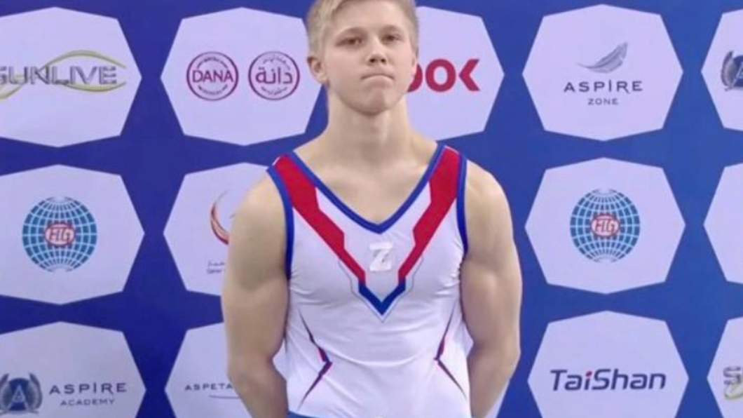 俄羅斯體操選手庫利亞克在體操服貼上「Z」字，引發全球網友痛批。（圖／翻攝自@TadeuszGiczan推特）