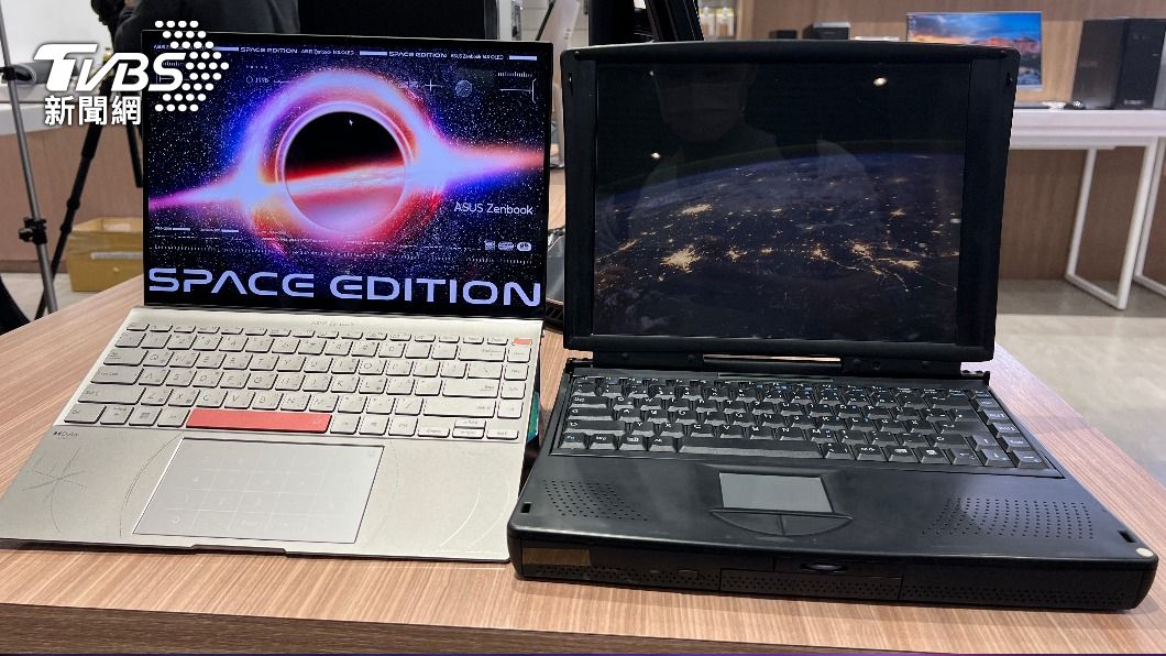 華碩推出Zenbook 14X OLED Space Edition太空紀念版，與25年前上太空船的P6300同款機型對比。（圖／TVBS）