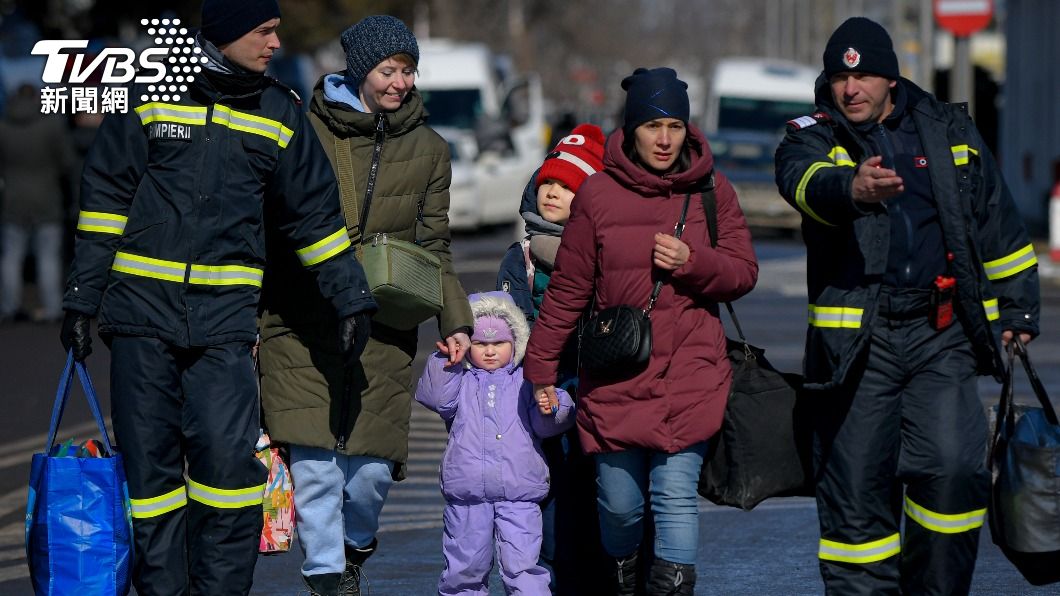 24小時內逃離烏克蘭的難民逾14萬人。（圖／達志影像美聯社）