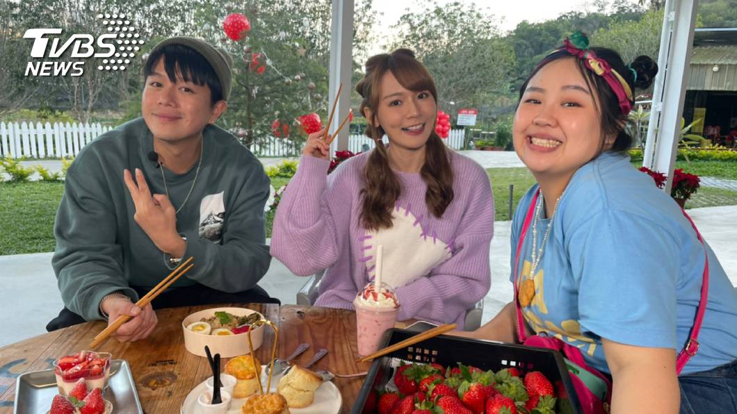 《食尚玩家瘋狂總部》由李易、大文及林莎主持，本著瘋狂的節目精神，帶觀眾探索台灣各地美食。圖／TVBS