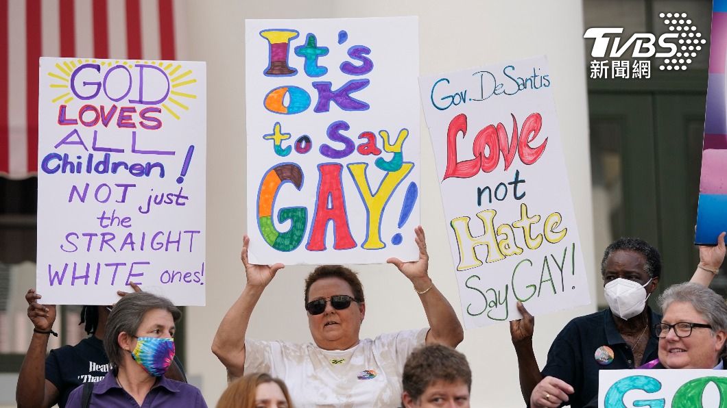 美國爆發示威反「不說同性戀」政策。（圖／達志影像美聯社）