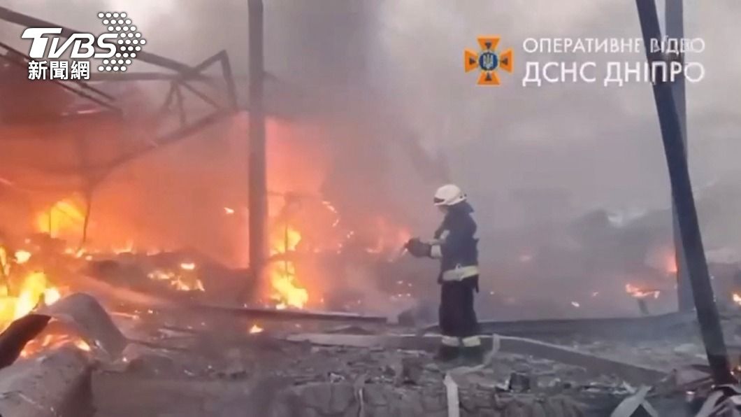 烏克蘭第聶伯羅遭俄軍砲擊。（圖／達志影像路透社）