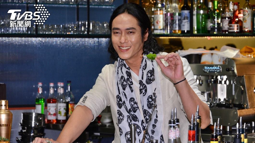 莊凱勛在新片中飾演經營酒吧的「MAMA」。（圖／許方正攝）