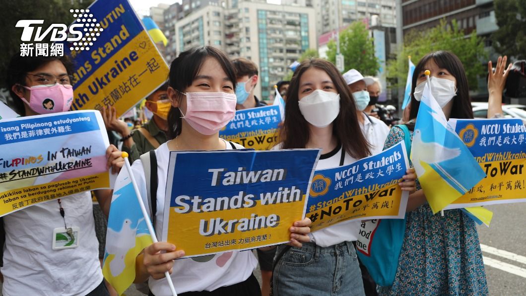 台灣民間團體發起聲援烏克蘭和平大遊行。（圖／中央社）