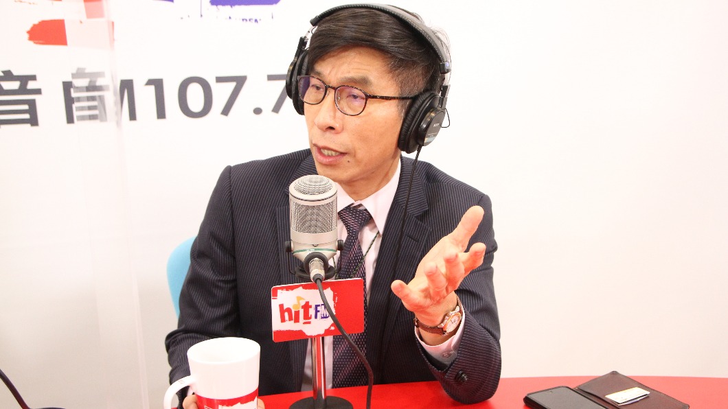 民進黨立委鍾佳濱今早接受廣播節目專訪，鍾佳濱認為，自己沒有太深派系色彩，較能整合支持者。（圖／Hit Fm《嗆新聞》製作單位提供）