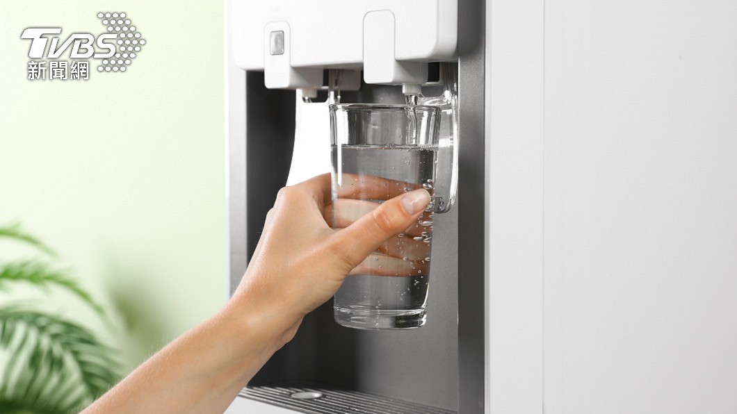 護理師提喝水6重點，避免有害物質喝下肚。（示意圖／shutterstock達志影像）