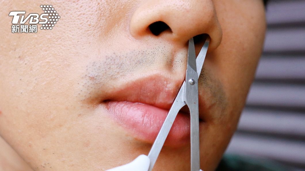 鼻毛外岔影響外觀，許多人會定期修剪鼻毛。（示意圖／Shutterstock達志影像）
