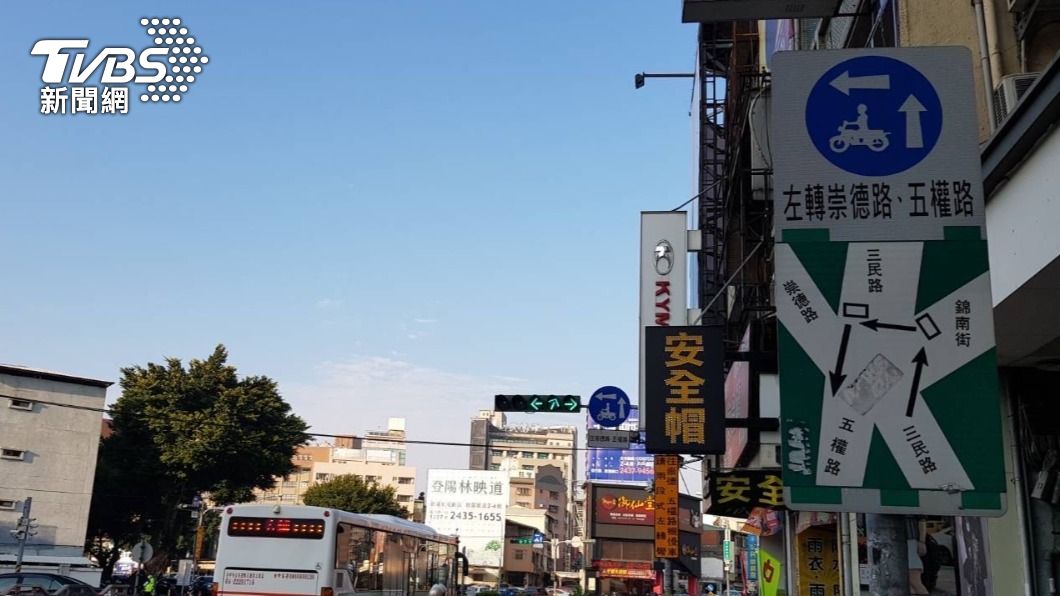 台中市北區5岔路口實施科技執法。（圖／TVBS）
