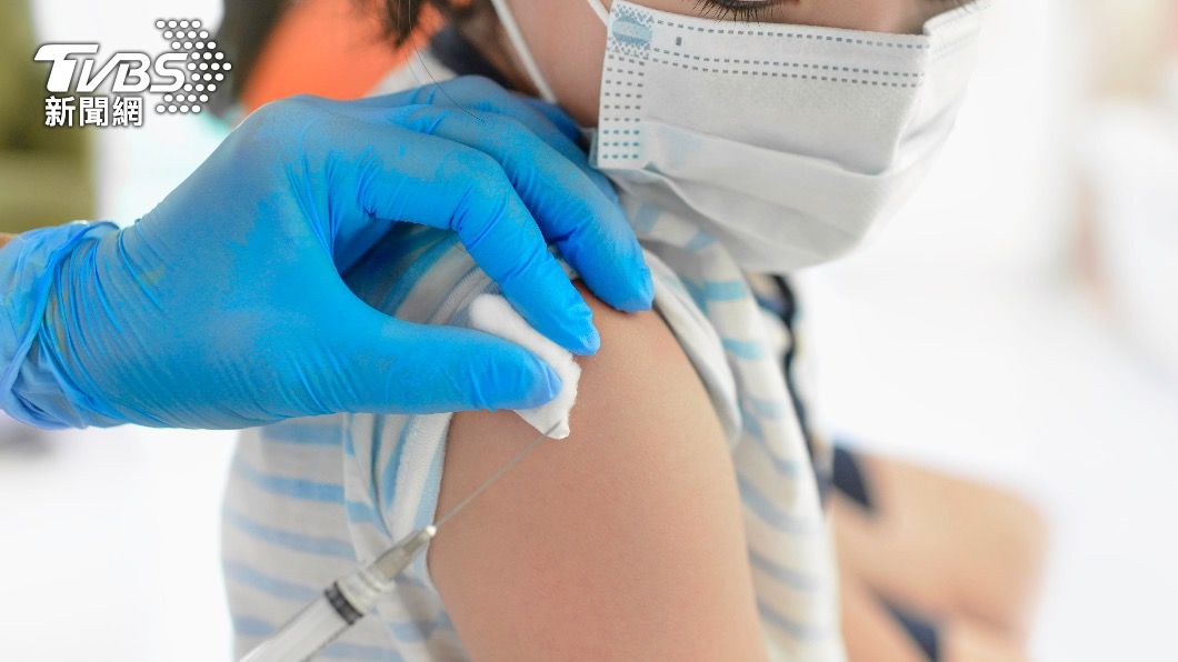 教育部指滿5歲至11歲學童接種第2劑新冠疫苗，建議仍以相同廠牌施打。（示意圖／shutterstock 達志影像）
