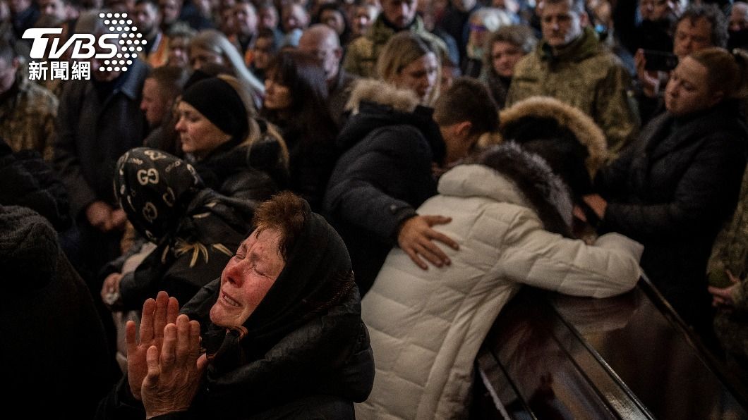 烏克蘭難民為遠離戰火逃往他國。（圖／達志影像美聯社）
