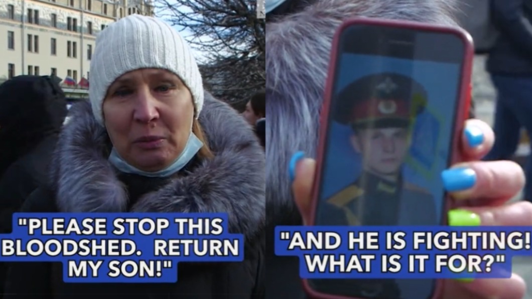傷心的俄羅斯母親參加反戰示威被媒體捕捉。（圖／翻攝自@JamesAALongman推特）