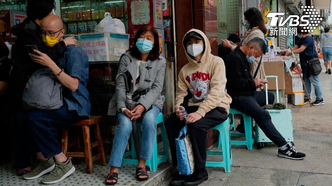 香港官方今通報新增新冠肺炎確診案例1.4萬，連續3天單日確診低於2萬例。（圖／達志影像美聯社）