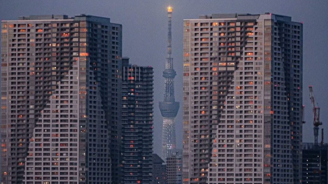 日本晴空塔整晚熄燈。（圖／翻攝自推特）