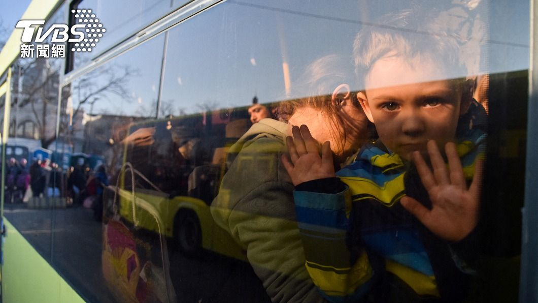 烏克蘭外交部表示俄軍已強行帶離超過2千名當地孩童。（圖／達志影像路透社）