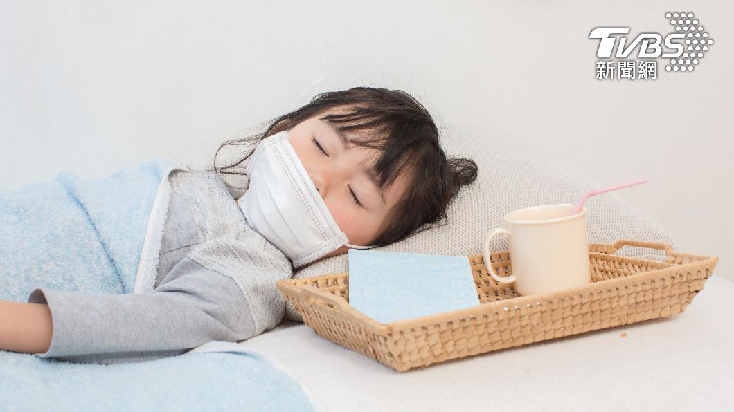 近日天氣多變，小孩免疫力較低容易感冒。（示意圖／shutterstock達志影像）