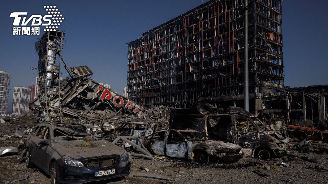 烏克蘭首都基輔建築屋遭砲火摧毀。（圖／達志影像路透社）