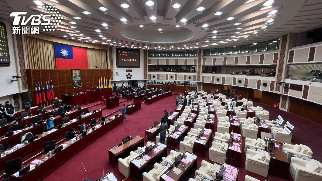 台北市議會今天進行市長施政報告，不過藍綠黨團聯手杯葛。（圖／TVBS）