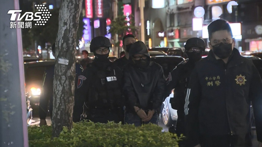涉嫌朝賓利轎車開車的嫌犯晚間已遭警方逮捕。（圖／TVBS）