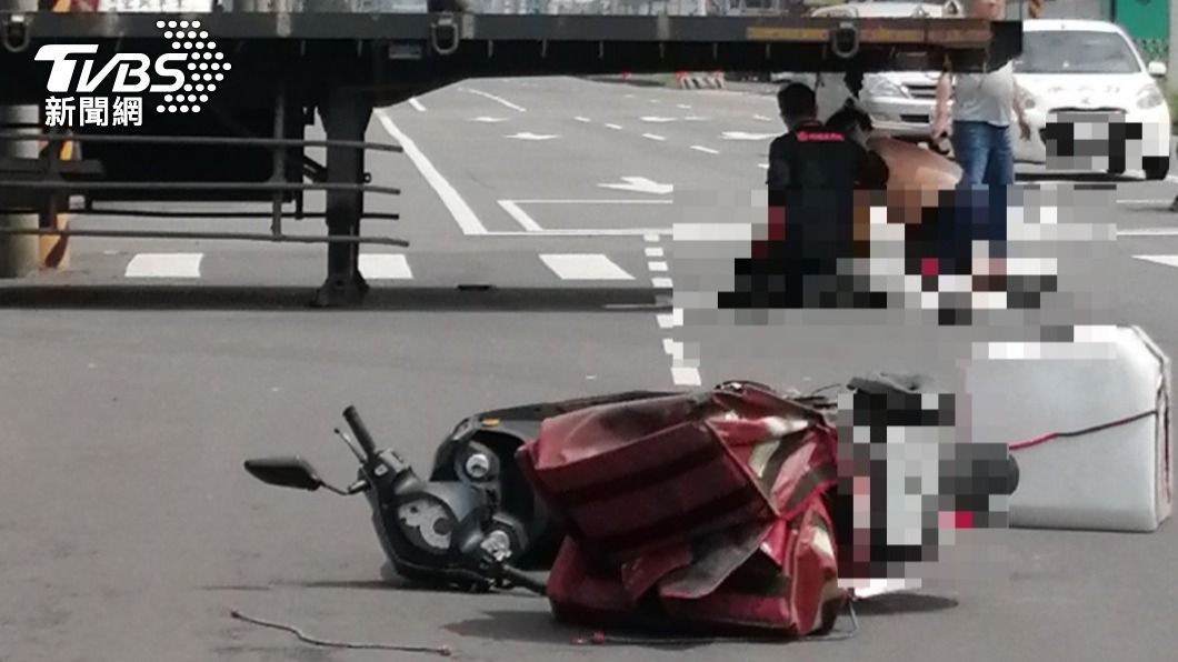 新竹發生一起聯結車鋼板台奪命事故。（圖／TVBS）