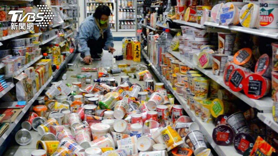 日本震後有不少店家商品受損。（示意圖，非文中當事店家／達志影像美聯社）