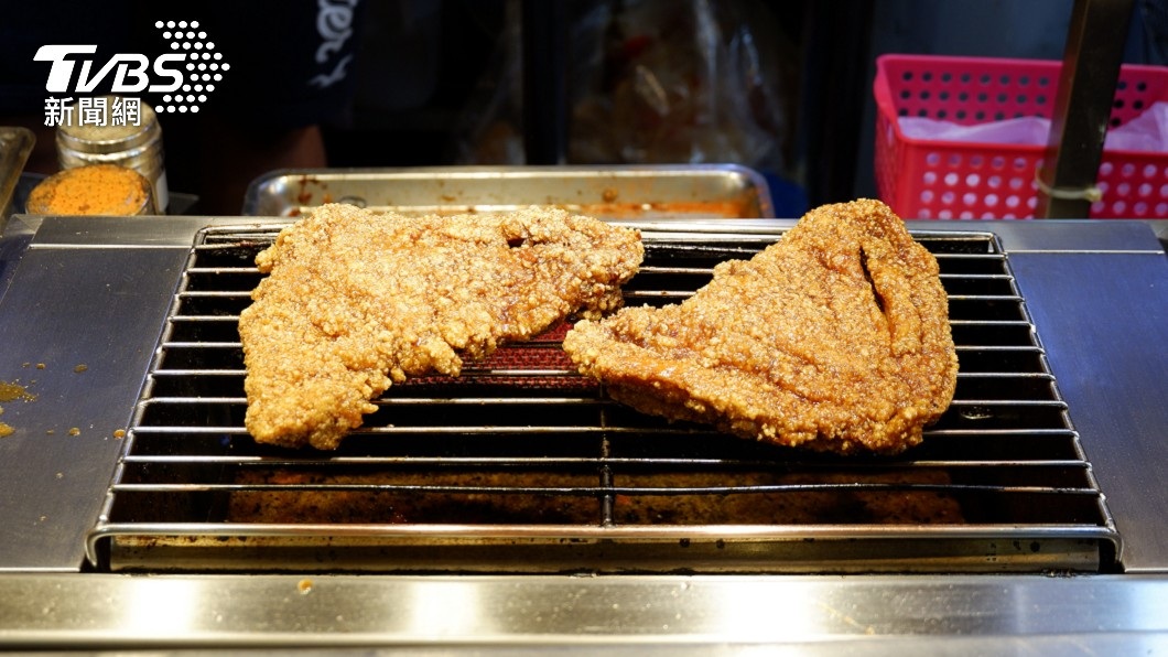 雞排是台灣的國民美食。（示意圖／shutterstock 達志影像）