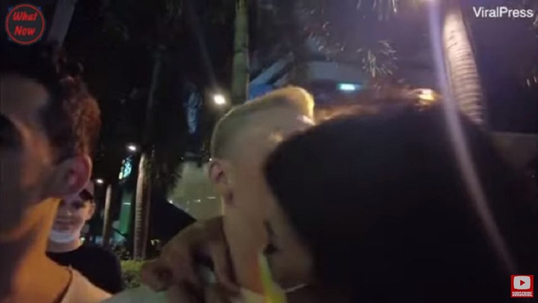 比利時一名男子到泰國曼谷旅遊時突然有個黑髮正妹主動投懷送抱。（圖／翻攝自YouTube Hot Topic News）