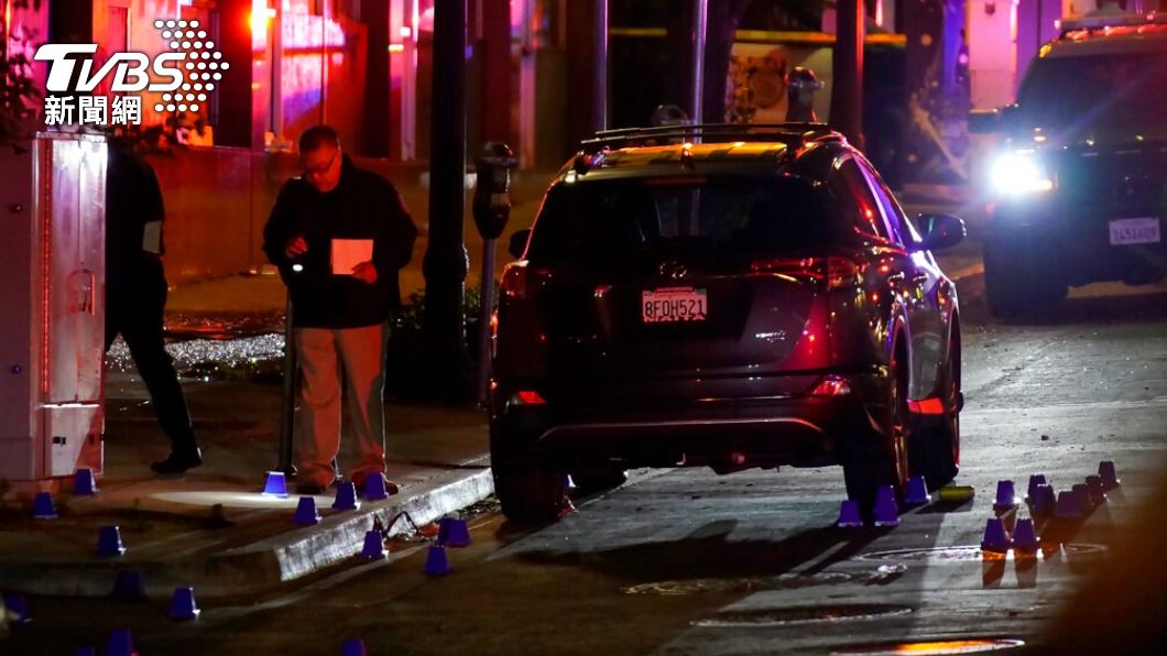 加州街頭深夜爆發槍擊，警方封鎖現場。（圖／達志影像美聯社）