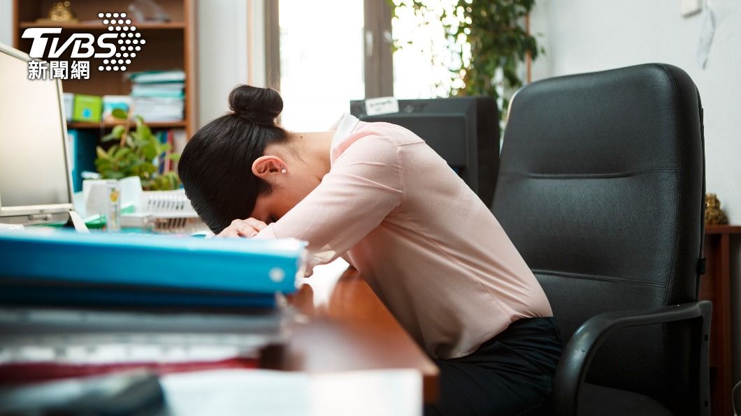 一項研究發現，經常午睡的人罹患高血壓和中風的機率較高。（示意圖／shutterstock 達志影像）