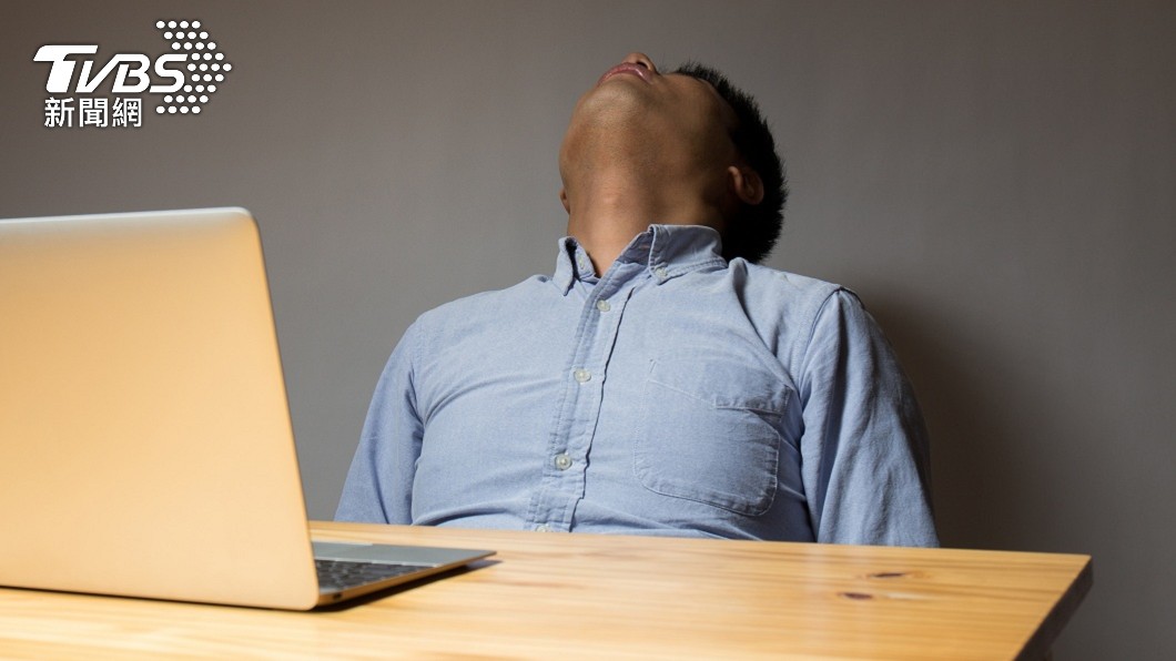 一名男網友十分猶豫是否要去女友爸爸的公司上班。（示意圖／shutterstock達志影像） 