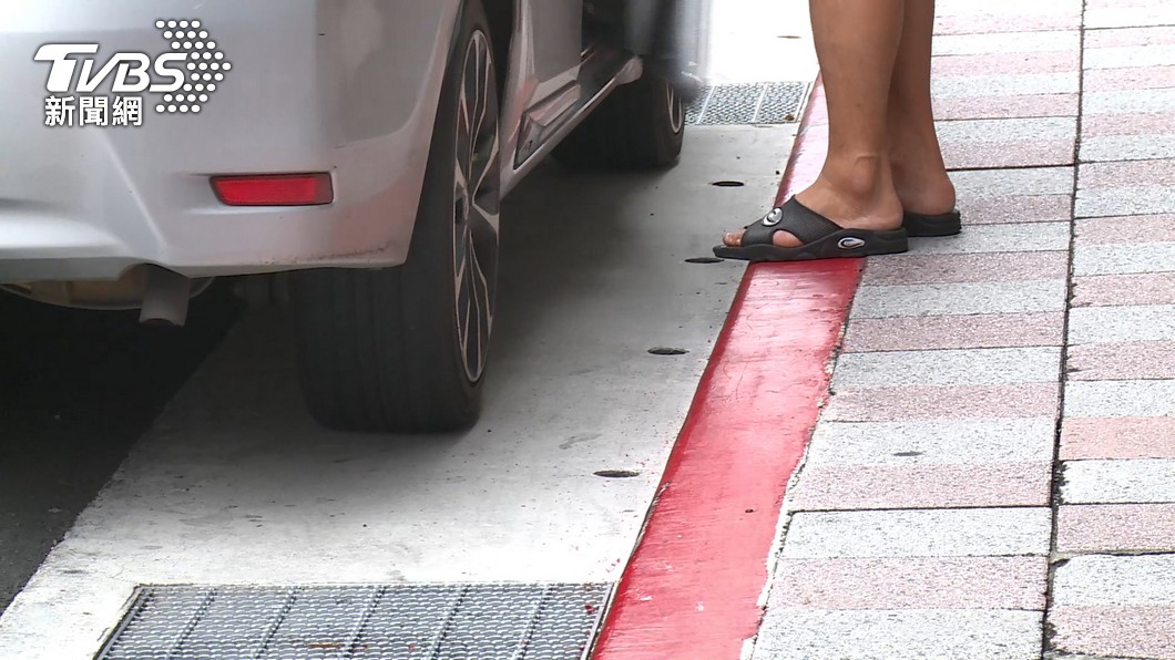 「紅黃線違規停車」將不能由民眾檢舉。（圖／TVBS資料畫面）