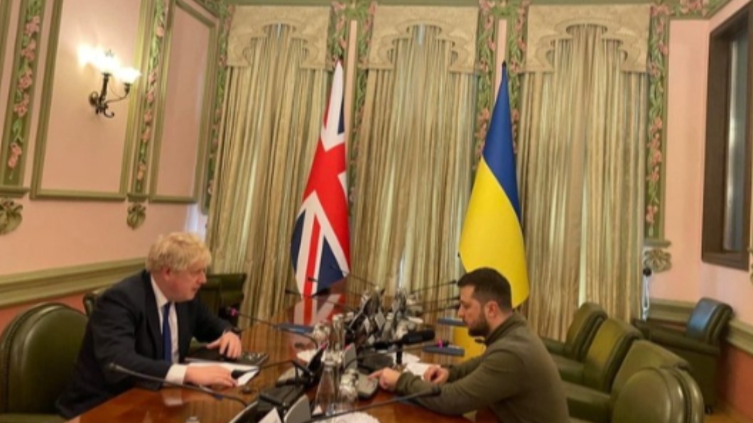 英相強森會面烏國總統澤倫斯基。（圖／翻攝自英國駐烏克蘭大使館推特）
