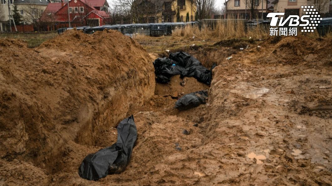 基輔附近郊區今天又發現有數十名烏克蘭平民陳屍溝渠。（圖／達志影像美聯社）