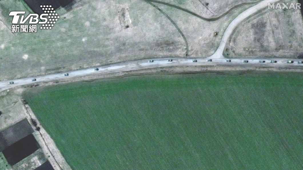 衛星圖片拍下俄軍車隊南下的畫面。（圖／歐新社達志影像）