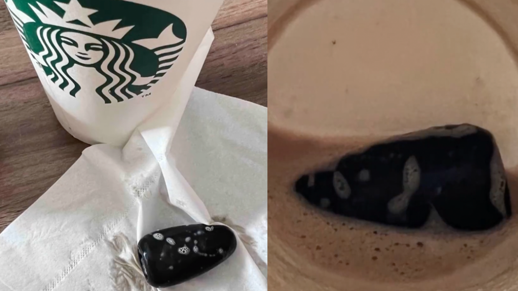 網友在星巴克的咖啡中發現咖啡機的零件。（圖／翻攝自微博） 傻眼！陸星巴克喝到咖啡機零件　門市甩鍋：聾啞夥伴做的