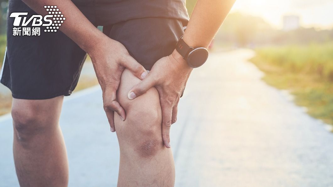 過度運動會加速膝關節退化。（示意圖／shutterstock達志影像）