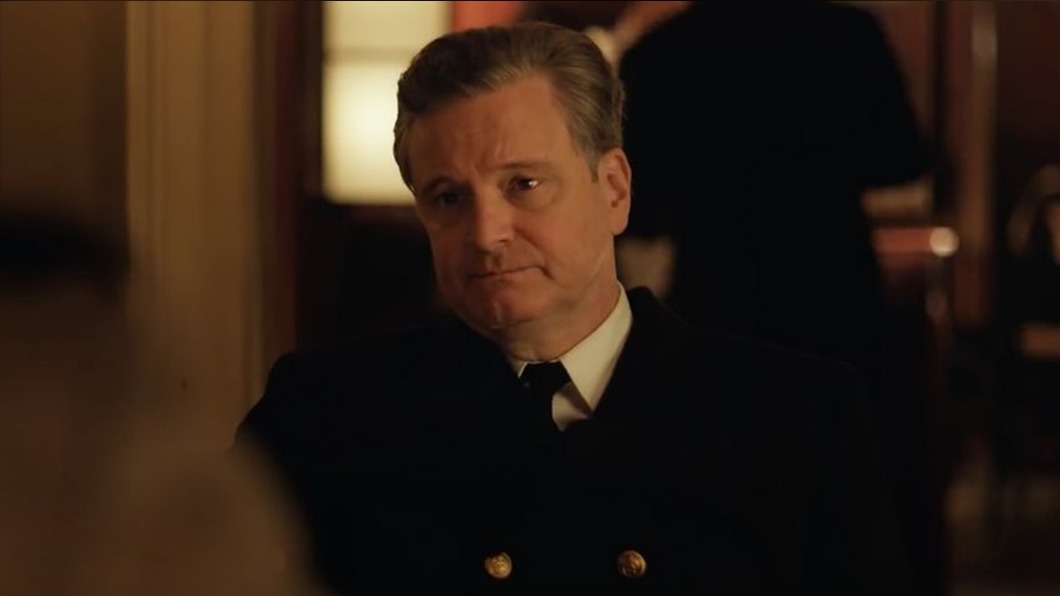 柯林佛斯（Colin Firth）在新片《死間行動》中飾演海軍軍官「蒙塔古」。（圖／車庫提供）