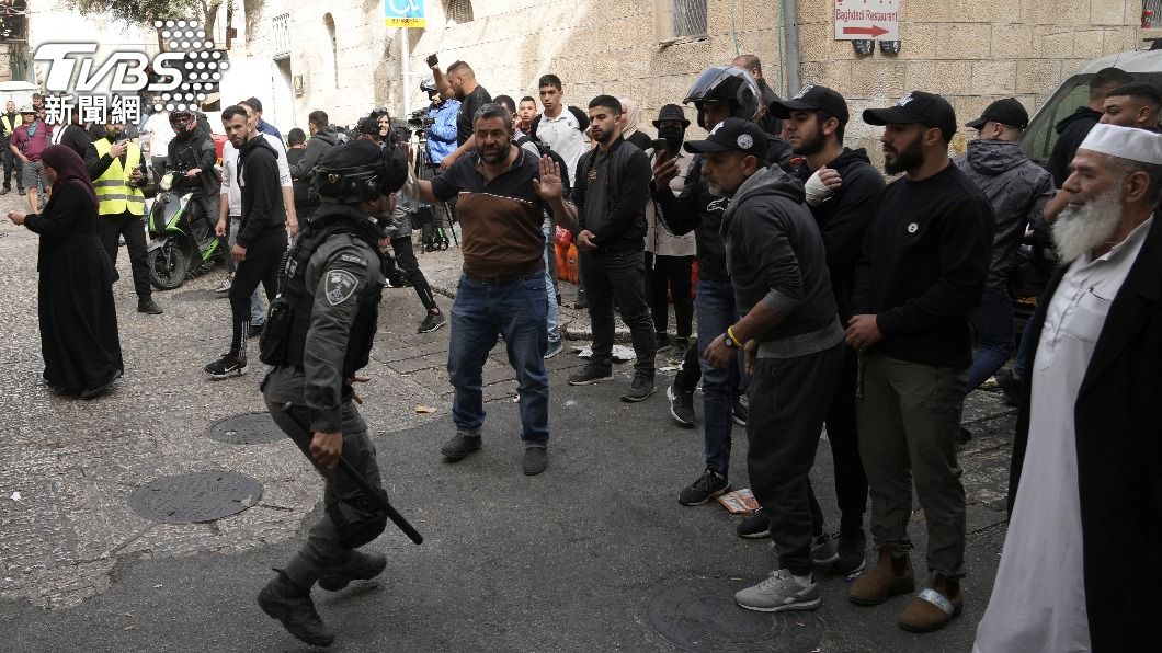 以色列鎮暴警察與巴勒斯坦示威者發生衝突。（圖／達志影像美聯社）