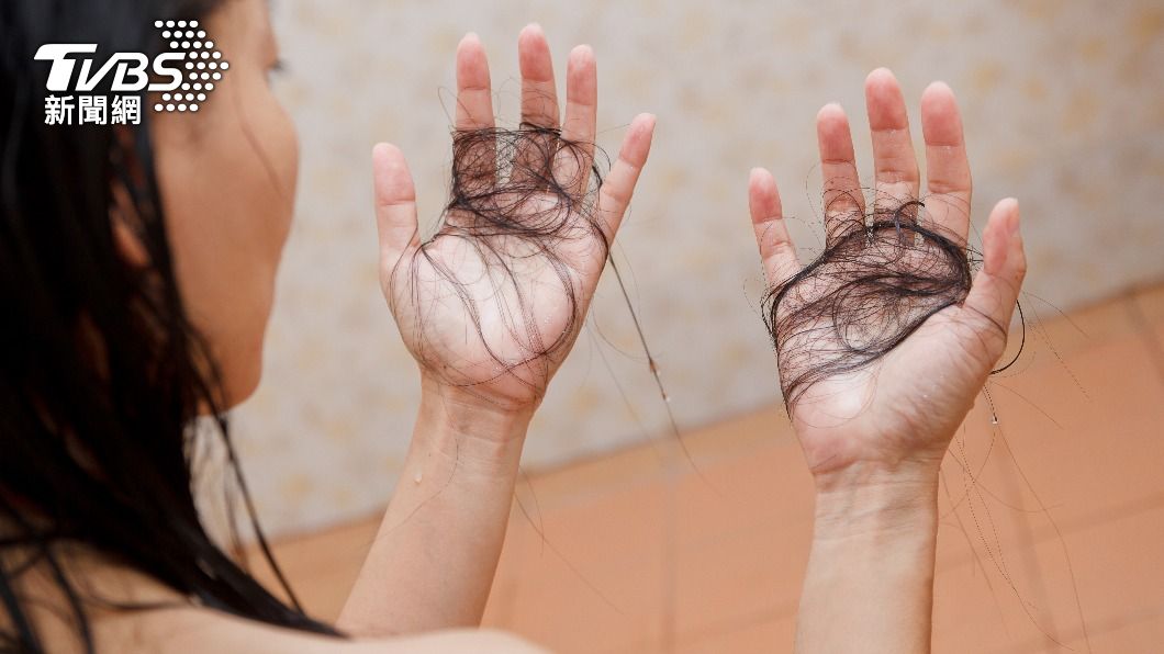 每天洗完頭地上老是一堆頭髮。（示意圖／shutterstock達志影像）