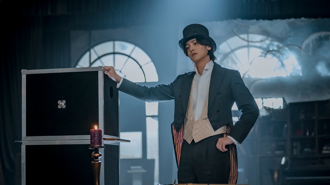 池昌旭在《魔幻之音》飾演魔術師李乙。（圖／Netflix提供）